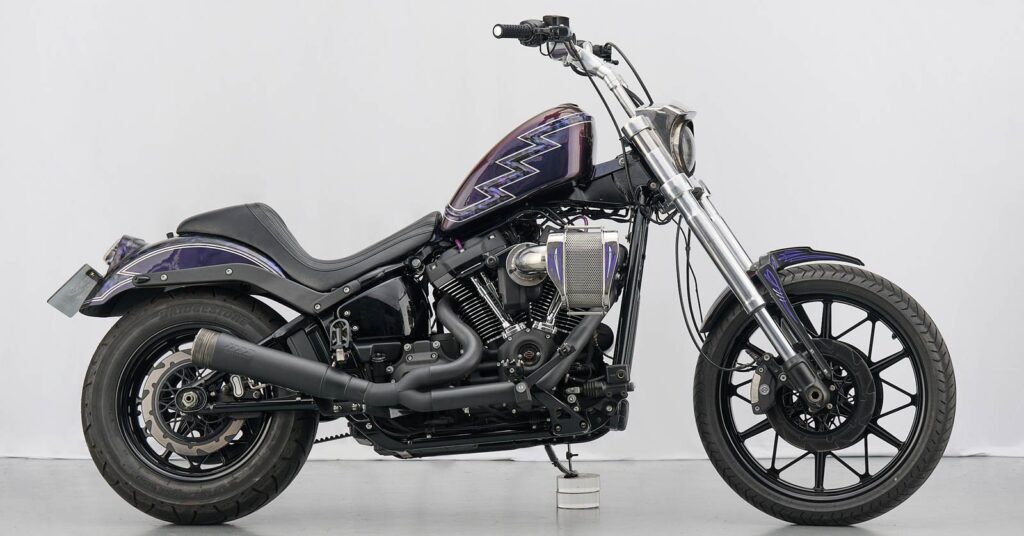 Haze violet: transformant le HARLEY Low Rider S en un hélicoptère néo-rétro