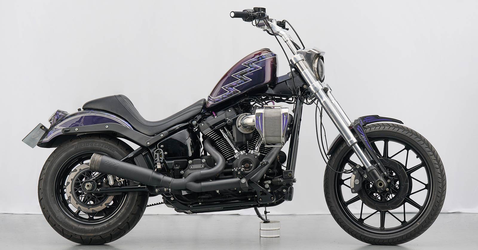 Haze violet: transformant le HARLEY Low Rider S en un hélicoptère néo ...