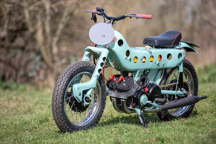 Custom Ariel Leader à deux temps par Ivan Counsell
