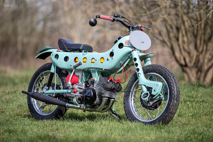 Custom Ariel Leader à deux temps par Ivan Counsell
