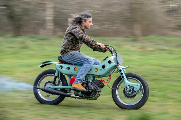 Custom Ariel Leader à deux temps par Ivan Counsell