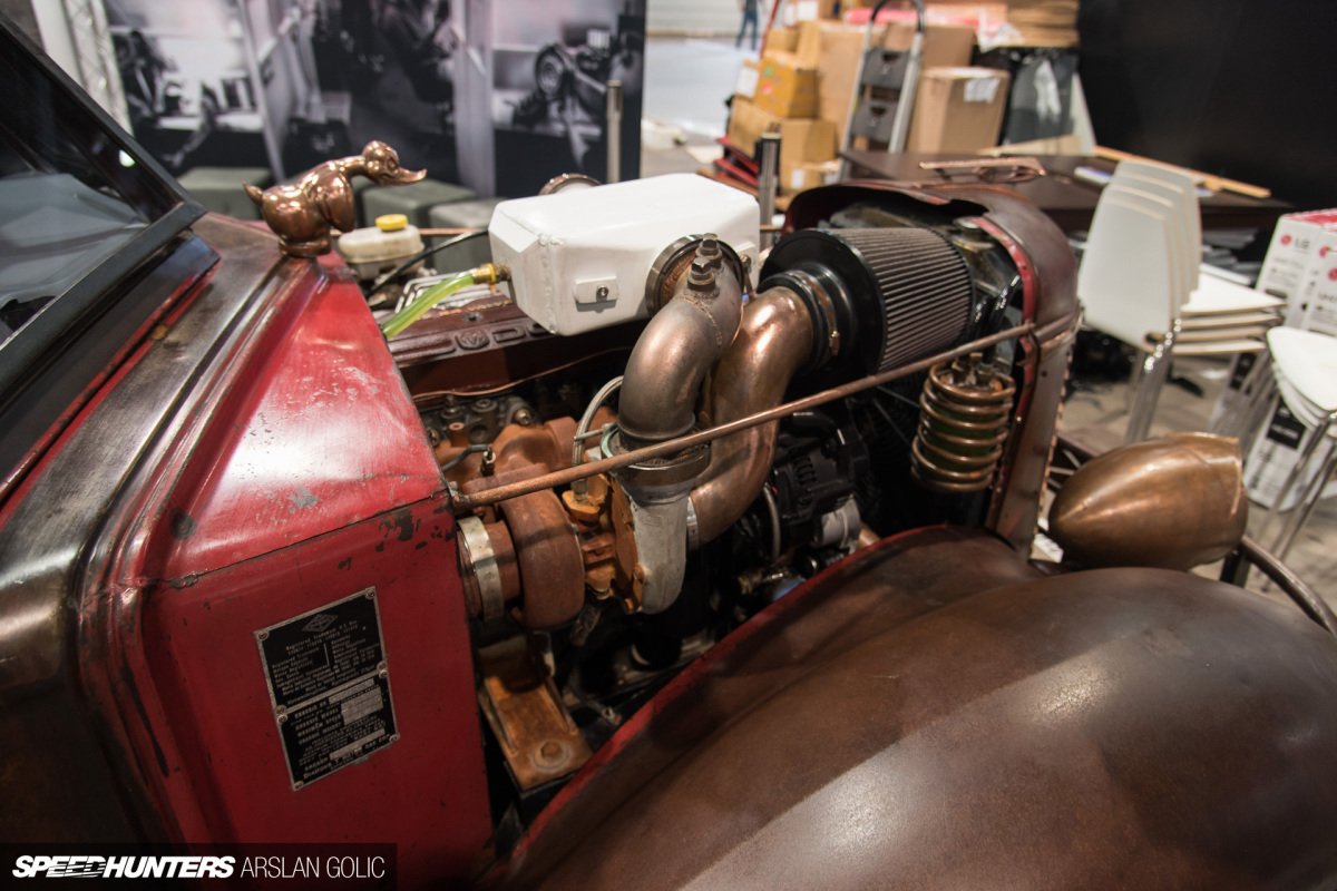 10-diamond-T-1938-SEMA-2016_ARSLAN-GOLOC_SPEEDHUNTERS