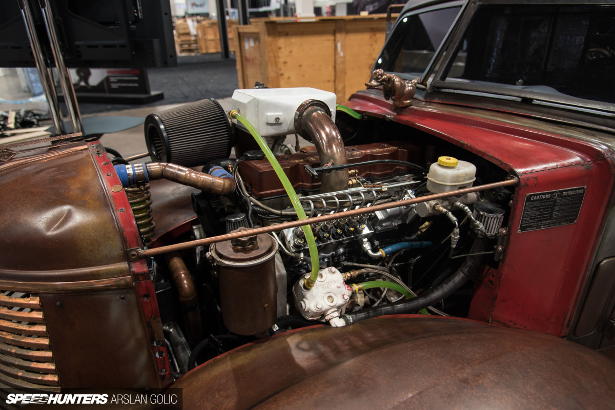8-Diamond-T-1938-SEMA-2016_ARSLAN-GOLIC_SEPEEDHUNTERS