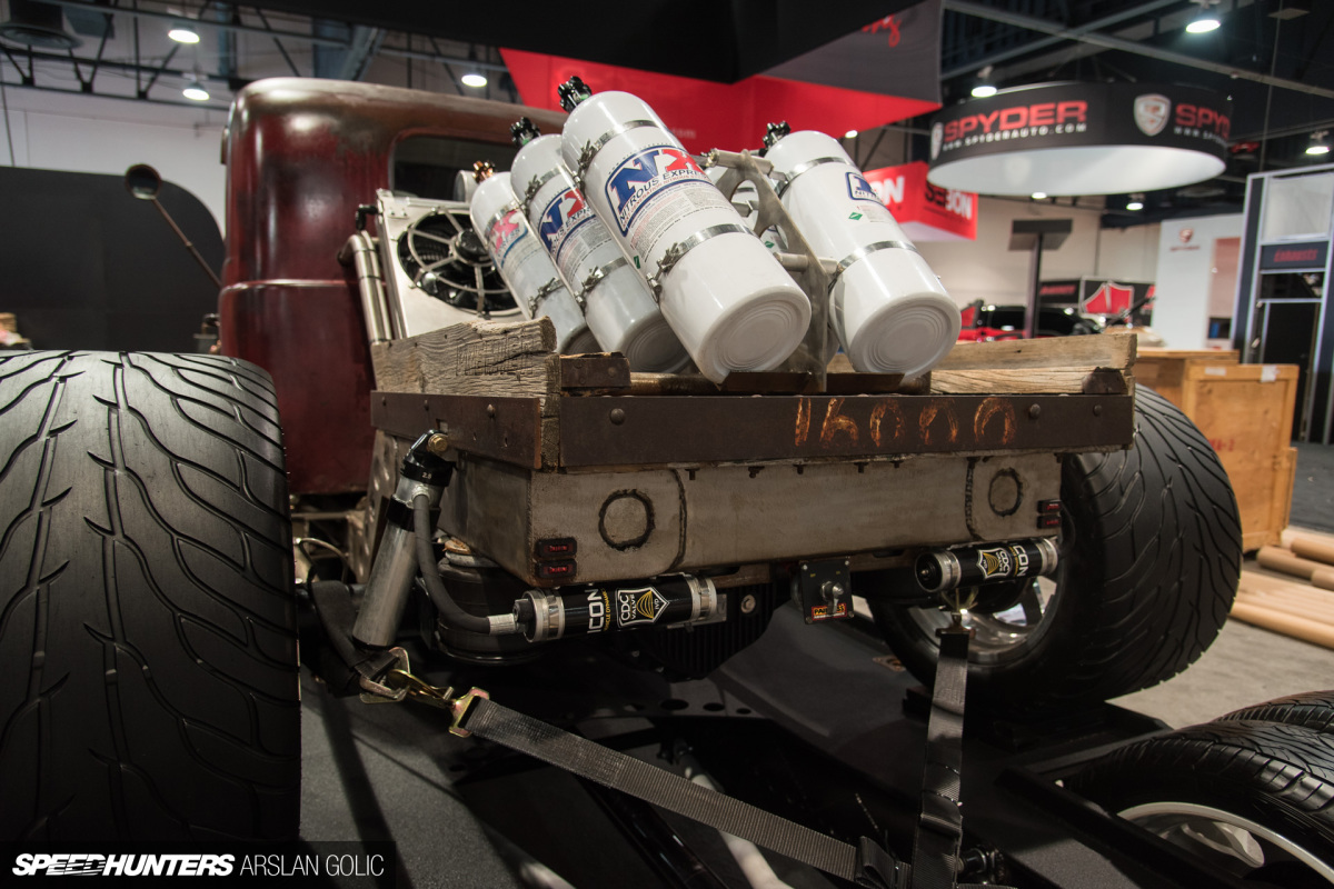 3-Diamond-T-1938-SEMA-2016_ARSLAN-GOLOC_SPEEDHUNTERS