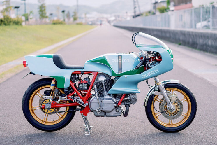 1981 DUCATI 900 MHR RESTOMOD par commutateur Position Riding