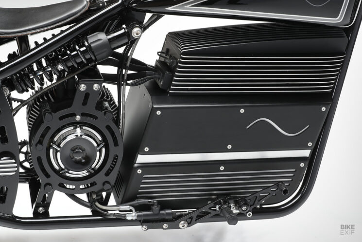 Choppeur électrique avec des pièces de moto zéro, par cycles sinusoïdaux