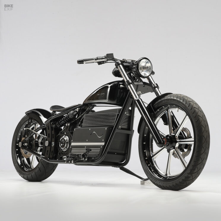 Choppeur électrique avec des pièces de moto zéro, par cycles sinusoïdaux
