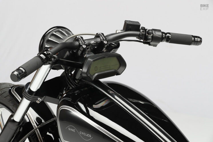 Choppeur électrique avec des pièces de moto zéro, par cycles sinusoïdaux