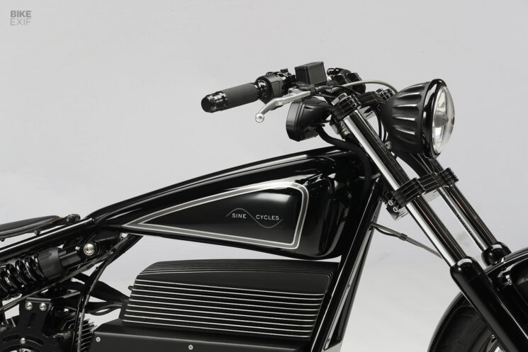 Choppeur électrique avec des pièces de moto zéro, par cycles sinusoïdaux