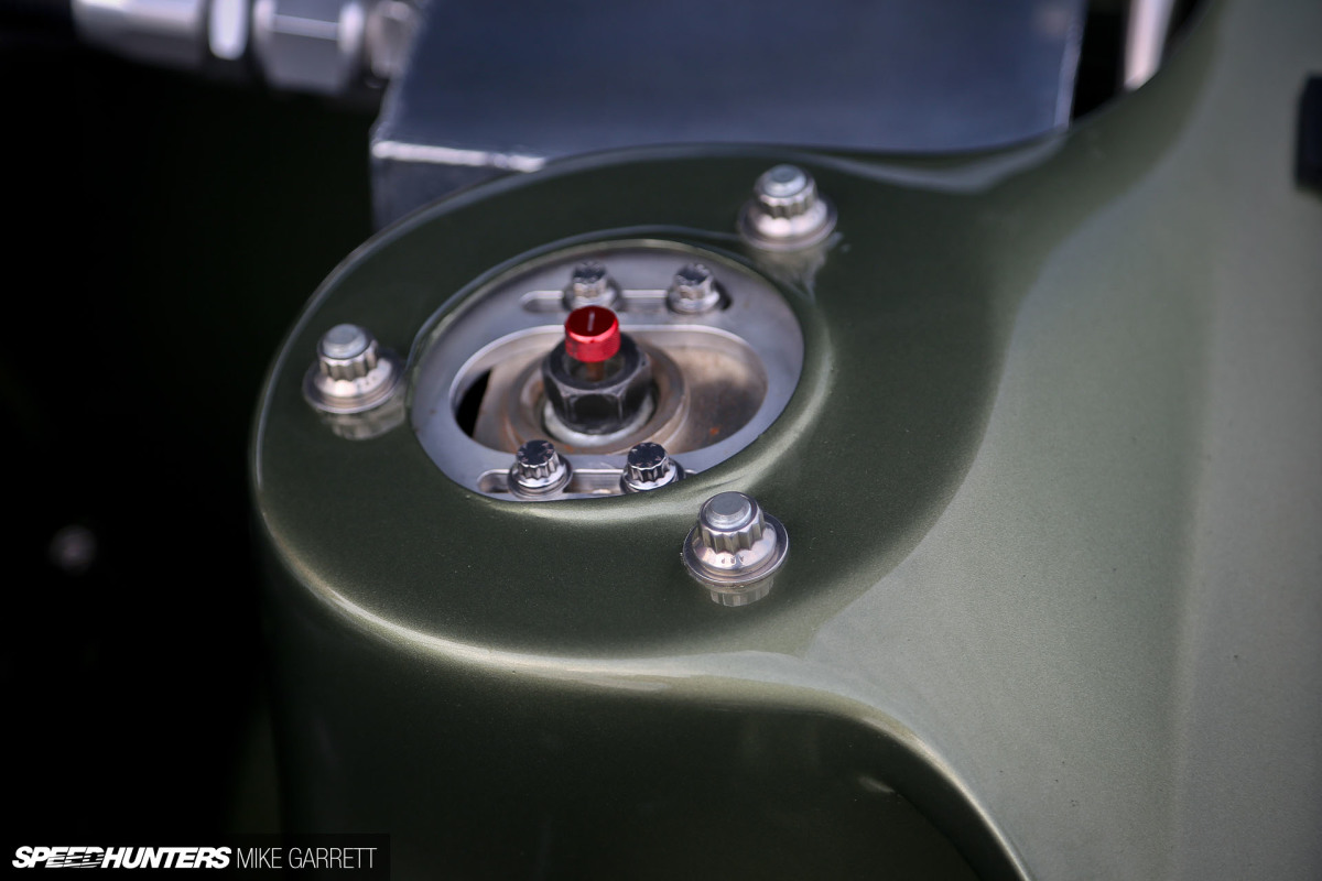 Copie de Datsun-Bros-80