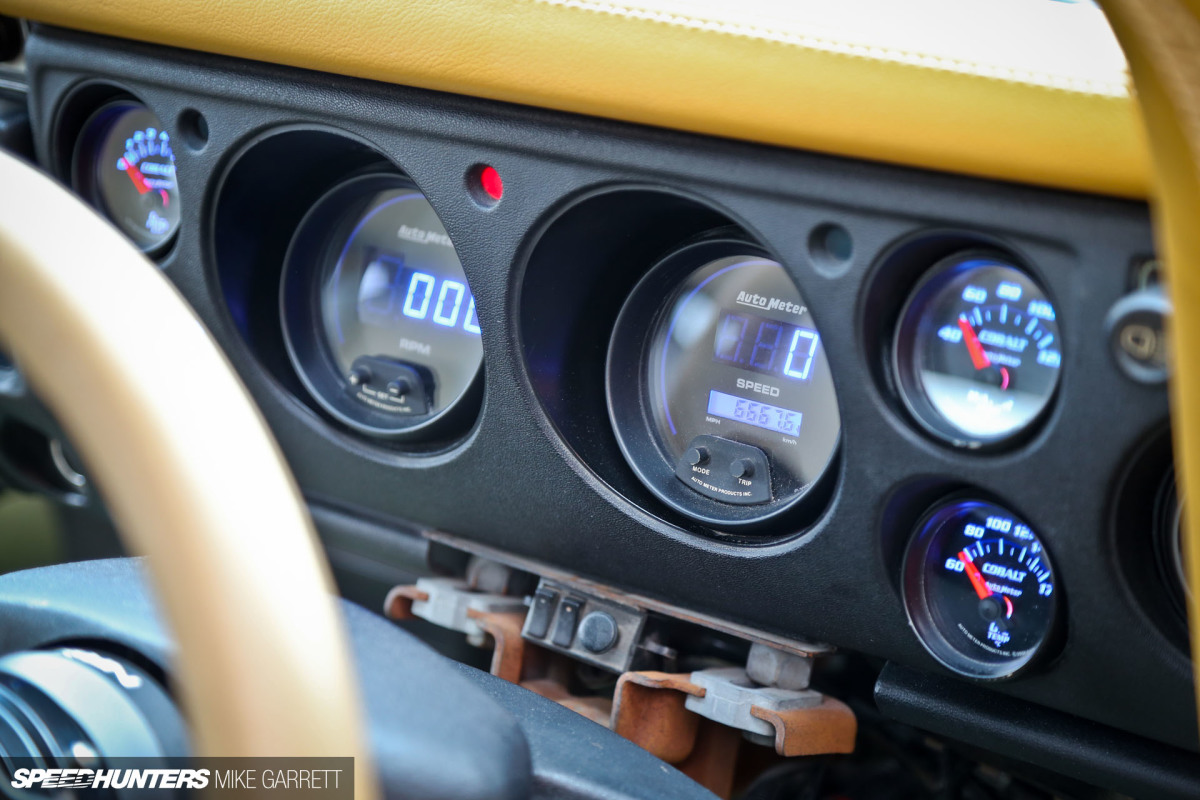 Copie de Datsun-Bros-85