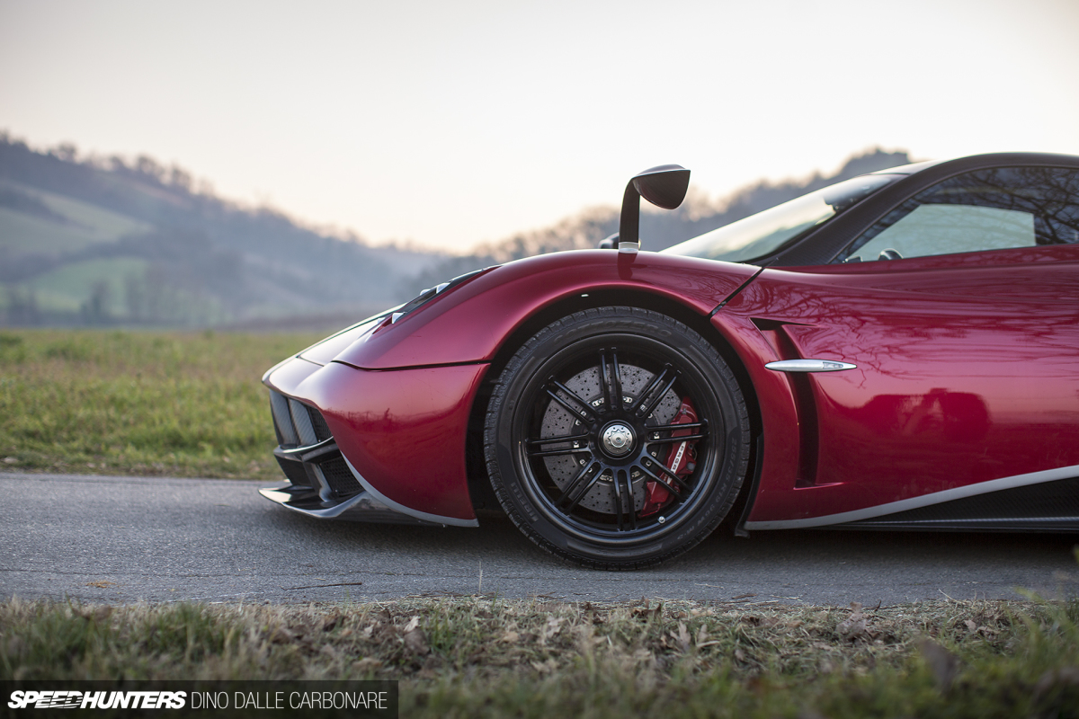 Huayra-modena-drive-05