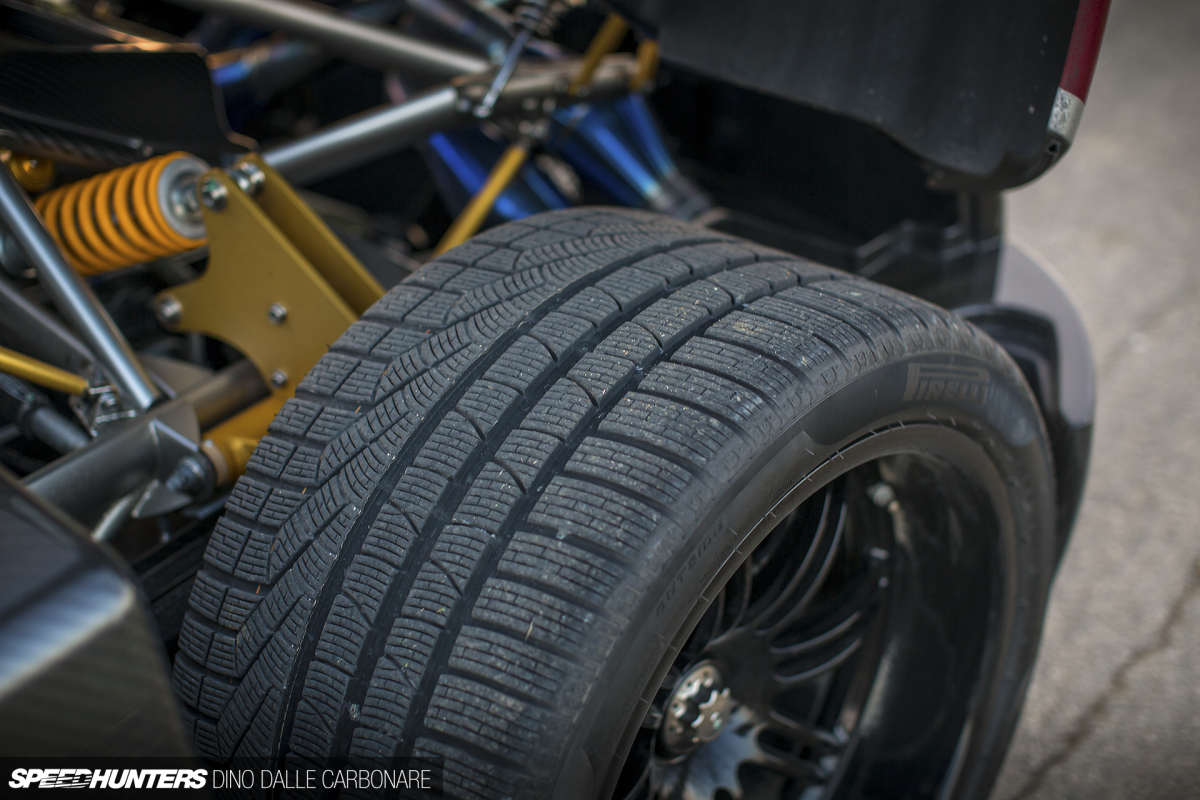 Huayra-modena-drive-09