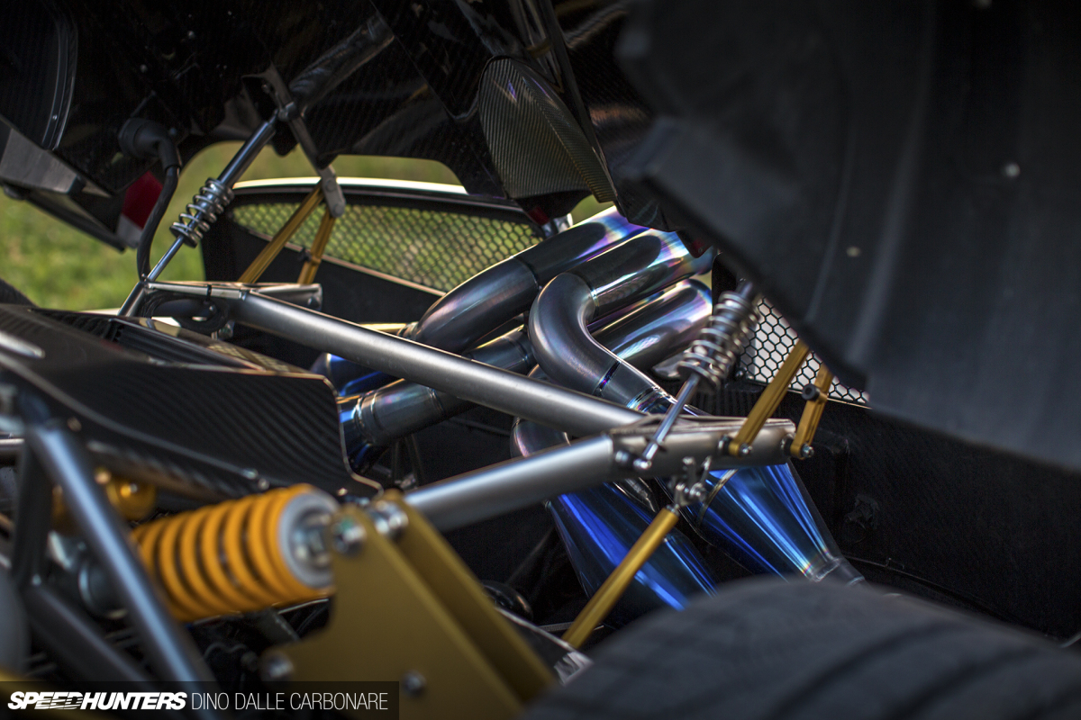 Huayra-modena-drive-10