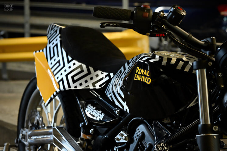 Royal Enfield Guerrilla 450 Street Tracker du magazine Sideburn