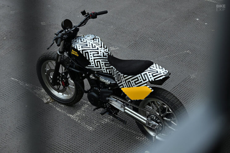 Royal Enfield Guerrilla 450 Street Tracker du magazine Sideburn