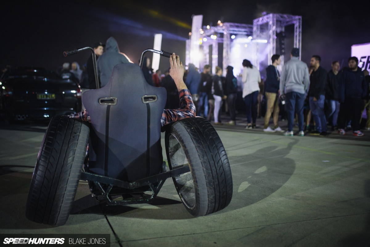 Ajusté vendredi III-1281