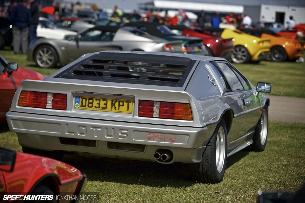 Silverstone_classic_2015-lotus_esprit-012
