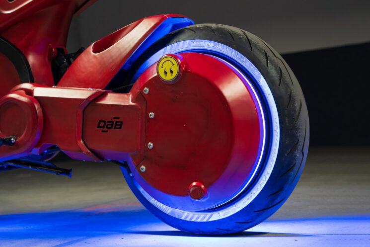 Motorcycle électrique Akira par J Balvin et Dab Motors
