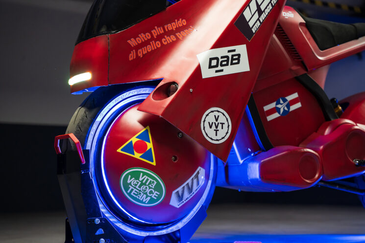 Motorcycle électrique Akira par J Balvin et Dab Motors