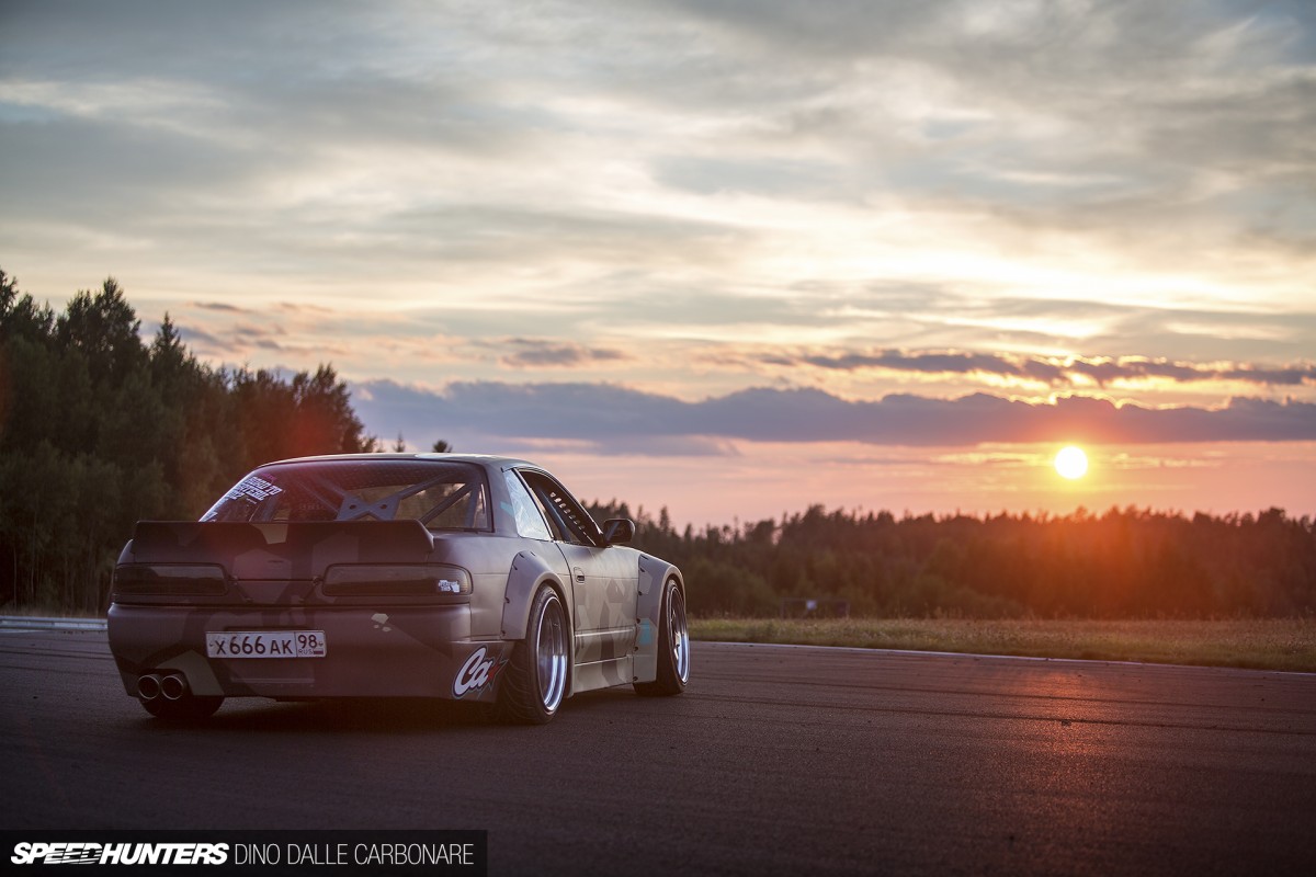 Dino-gatebil-features-07