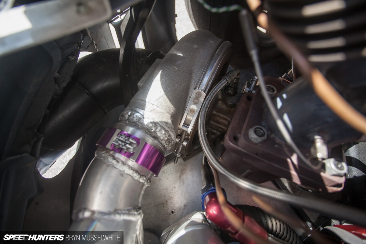 Une voiture de drag de Finland Audi RS4 -6