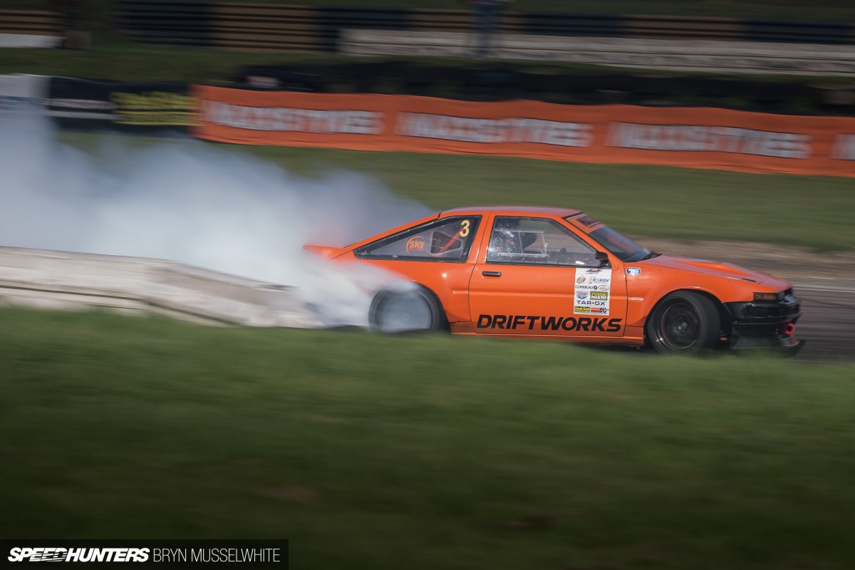 Driftworks AE86 V8 -11