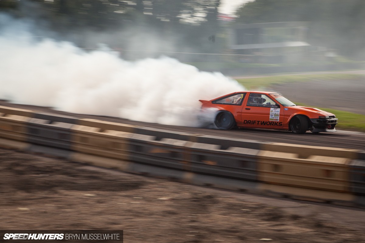 Driftworks AE86 V8 -1