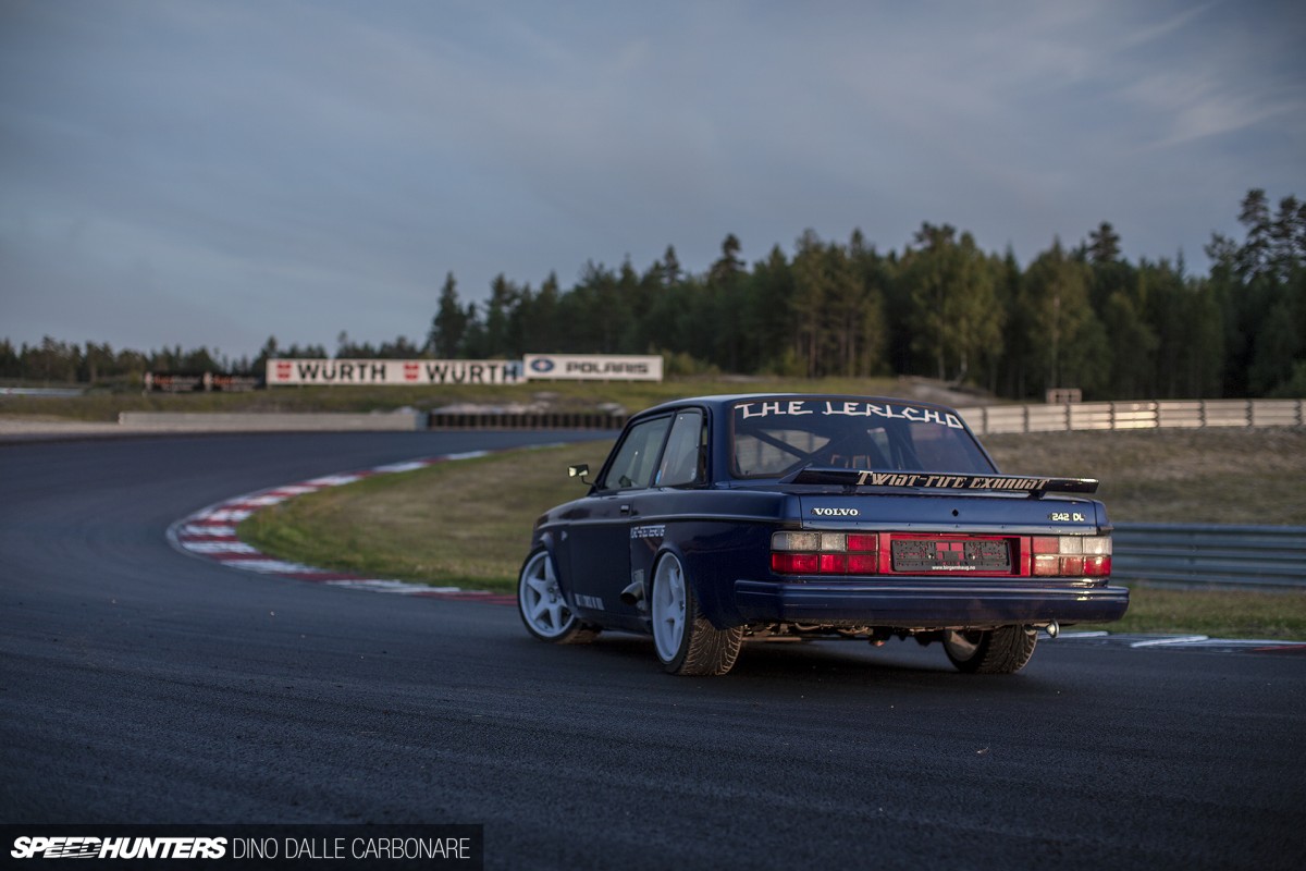CARS-OF-AUGUST_VOLVO242-VIPert-22