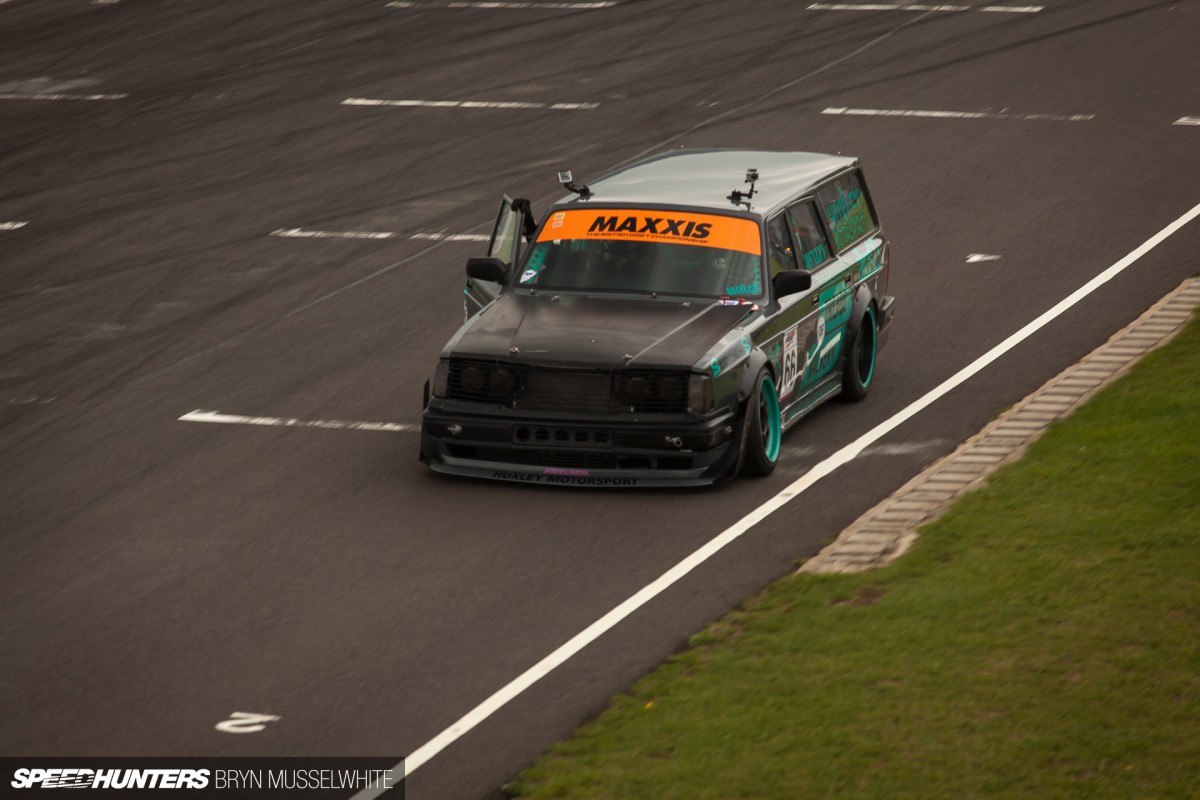 Huxley Motorsport Volvo 240-9