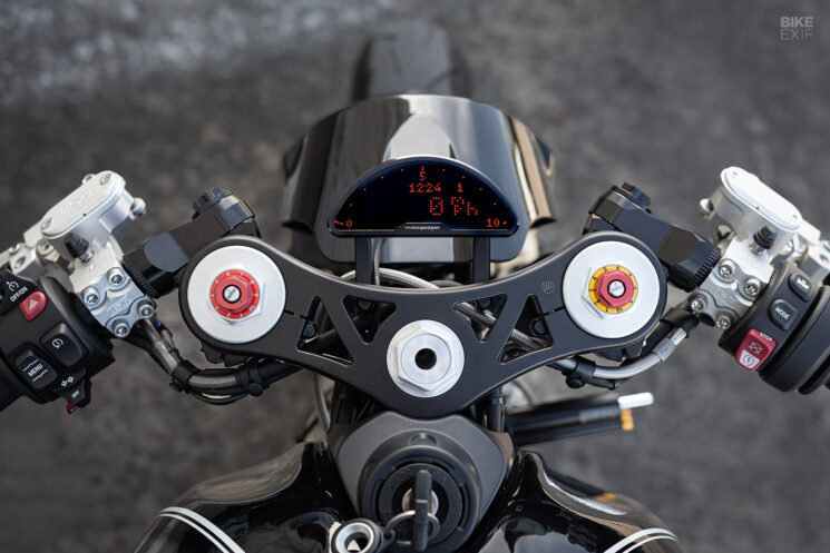 BMW Custom R Ninet 100 ans par Denys Nevozhai