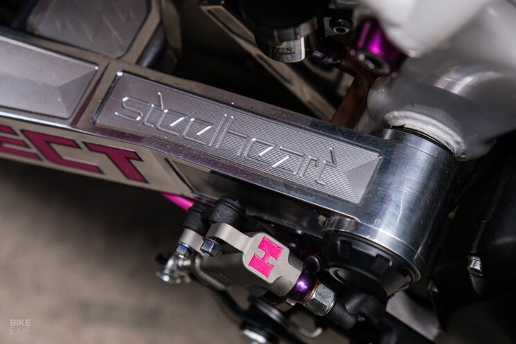 Royal Enfield Guerrilla Supermoto par Sticky's Speed ​​Shop X Ryan Roadkill
