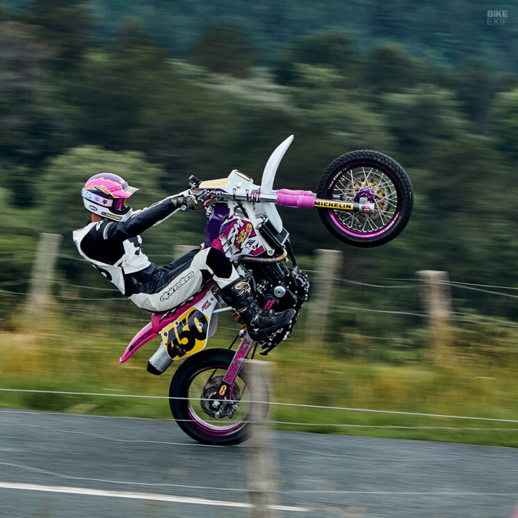 Royal Enfield Guerrilla Supermoto par Sticky's Speed ​​Shop X Ryan Roadkill