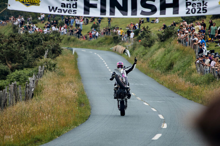 Royal Enfield Guerrilla Supermoto par Sticky's Speed ​​Shop X Ryan Roadkill