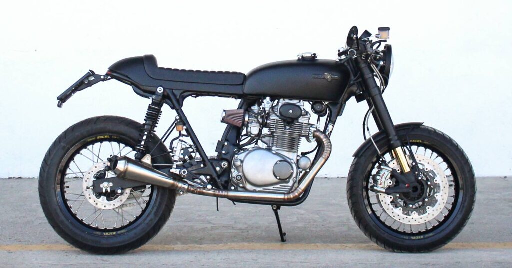 Little Black Number: A Honda CB350 Café Racer d'Autriche