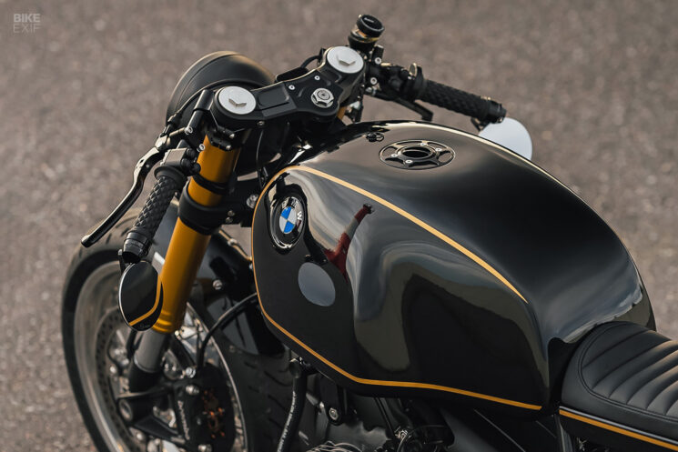 BMW R1100 Café Racer avec une esthétique de boxeur vintage