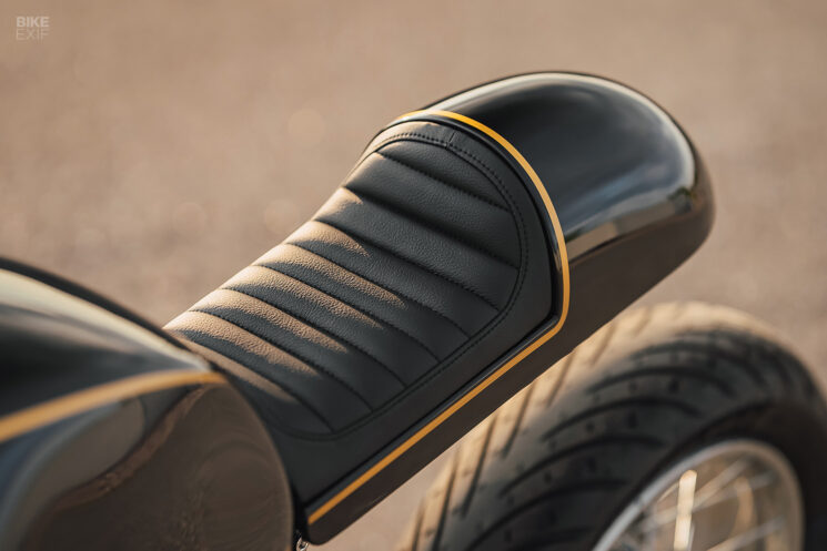 BMW R1100 Café Racer avec une esthétique de boxeur vintage