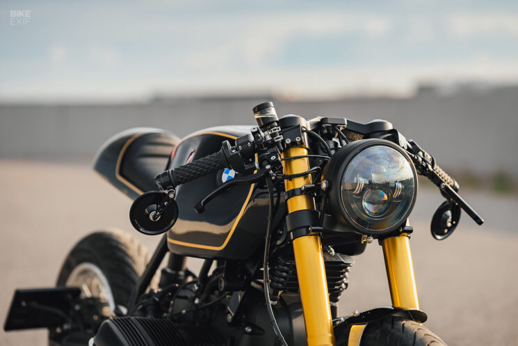 BMW R1100 Café Racer avec une esthétique de boxeur vintage