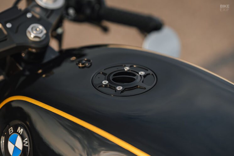 BMW R1100 Café Racer avec une esthétique de boxeur vintage