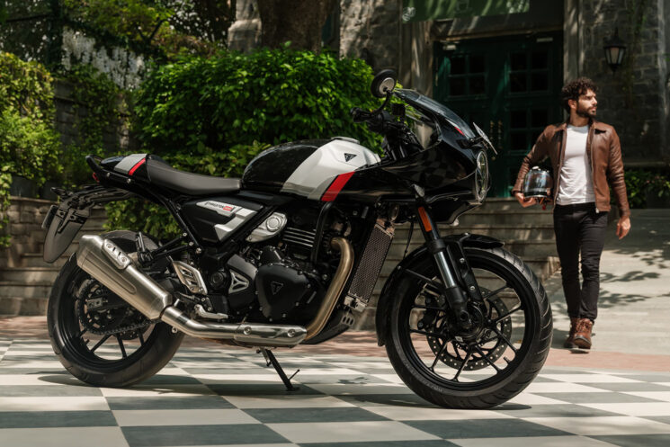 2026 Triumph Throixton 400