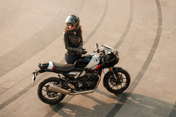 2026 Triumph Throixton 400