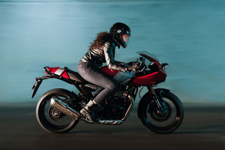 2026 Triumph Throixton 400