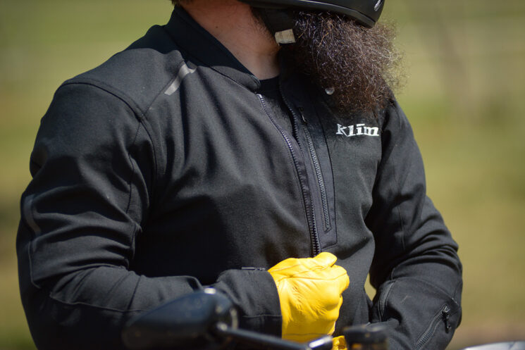 Le Klim Marrakech est une veste de moto classé CE AA qui est protectrice, cool et confortable.