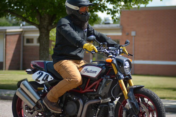 Le Klim Marrakech est une veste de moto classé CE AA qui est protectrice, cool et confortable.