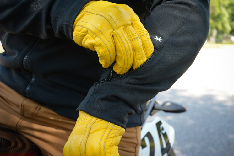 Le Klim Marrakech est une veste de moto classé CE AA qui est protectrice, cool et confortable.
