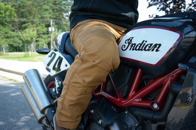 Le pantalon de moto Klim Outrider est un pantalon de conduite blindé par CE pour les croiseurs, les doubles sports et plus encore.