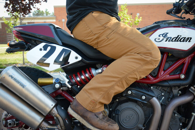 Le pantalon de moto Klim Outrider est un pantalon de conduite blindé par CE pour les croiseurs, les doubles sports et plus encore.