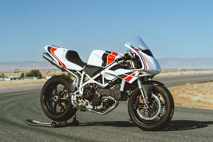 Ducati 748 par des cycles de championnat