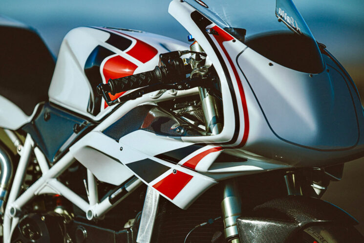 Ducati 748 par des cycles de championnat