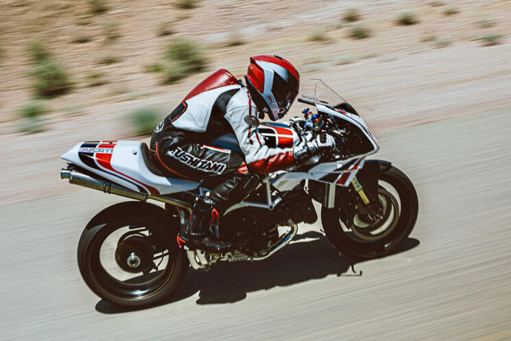 Ducati 748 par des cycles de championnat